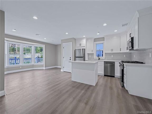 5th image of 110 School St Suite 1