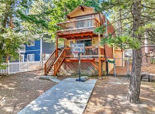 31810 Panorama Dr, Running Springs, CA 92382