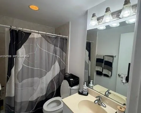 7501 E Treasure Dr #5J — Photo 5