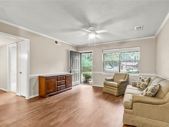 3rd image of 14287 White Oak Dr