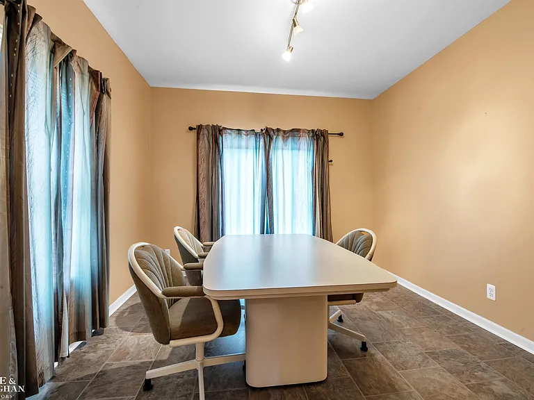 1400 Beaconsfield Ave — Photo 9