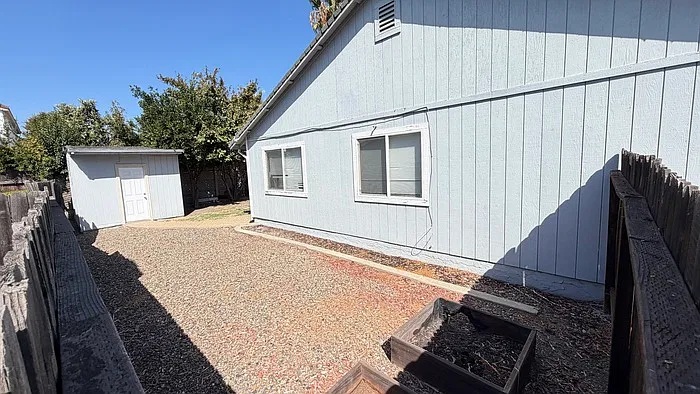3 bed, 2.0 bath, 1162 sqft, $2,395 — Photo 4