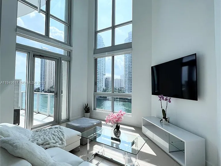 300 S Biscayne Blvd #L-814 — Photo 2