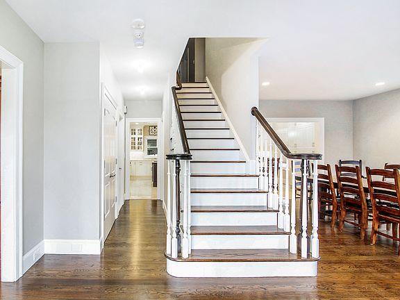5th image of 1028 Halstead Ave