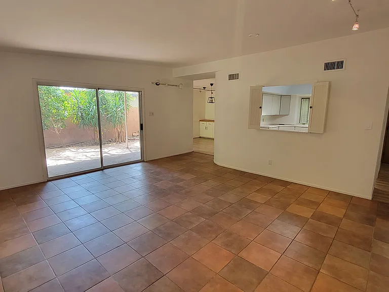 2107 S Ventura Dr — Photo 26