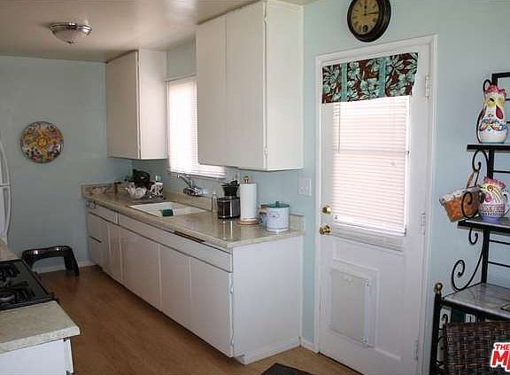 4th image of 1379 N Eastbury Ave