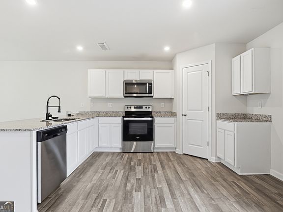 2nd image of 154 Catalpa Rd