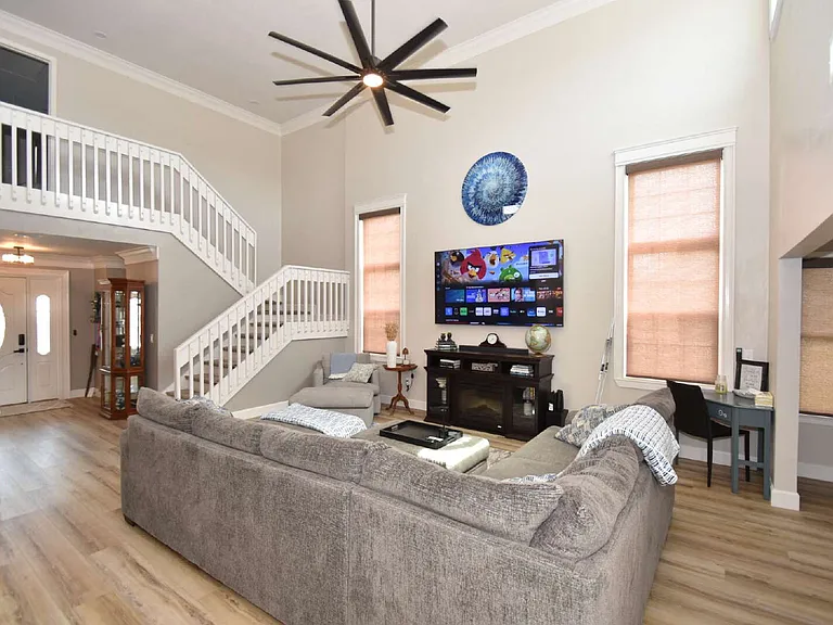 1 Bedford Dr — Photo 9
