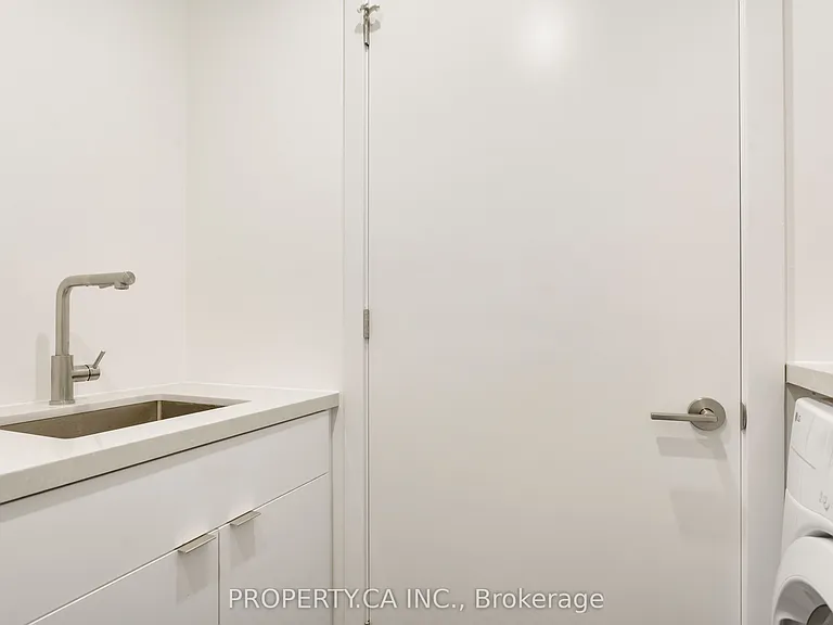 301 Keele St #2 — Photo 38