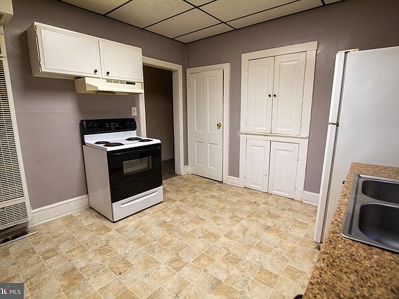 4th image of 107 W Piedmont St