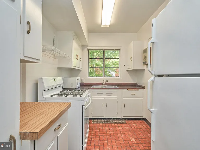 1553 Mount Eagle Pl — Photo 13
