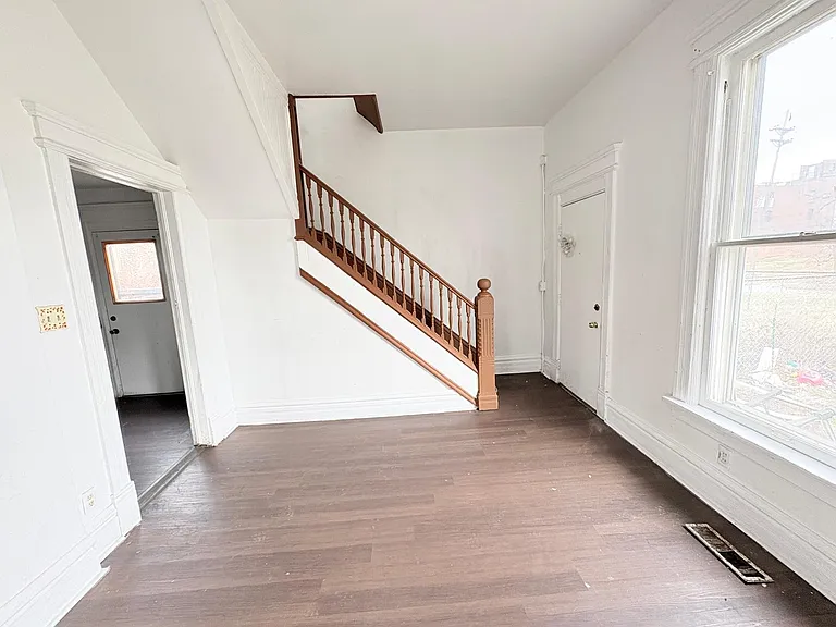 833 N Michigan St — Photo 11