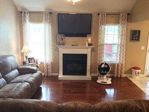 2nd image of 118 Gladstone Dr