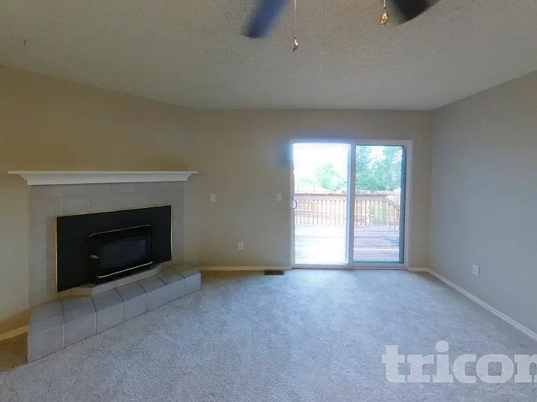 2920 Frazier Ln — Photo 2