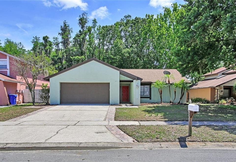 1st image of 2746 Lakeville Dr