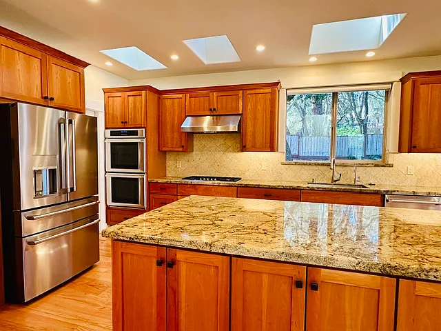 512 Lockewood Ln — Photo 3