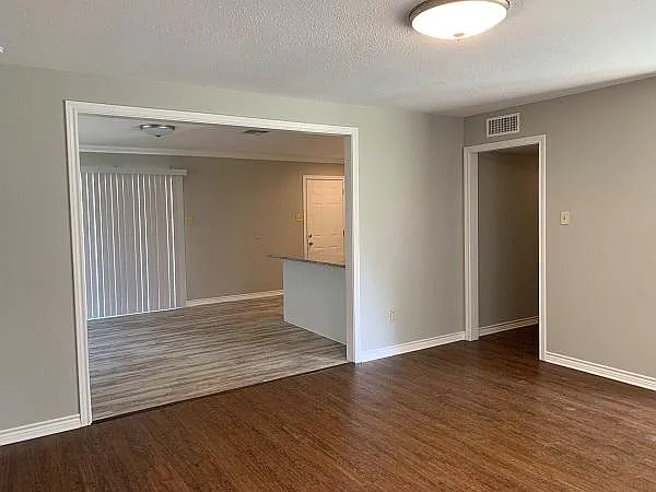 409 E Emory St — Photo 6