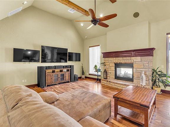 5th image of 10617 Oaksplinter Ln
