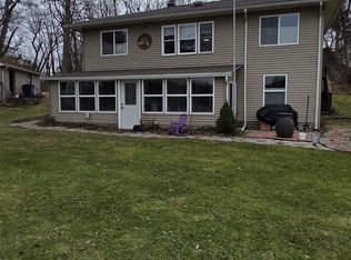 1400 Lakeview Dr, Tipton, MI 49287