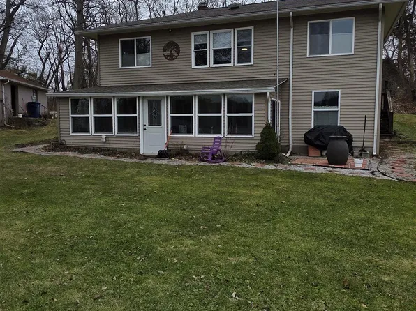 1400 Lakeview Dr, Tipton, MI 49287