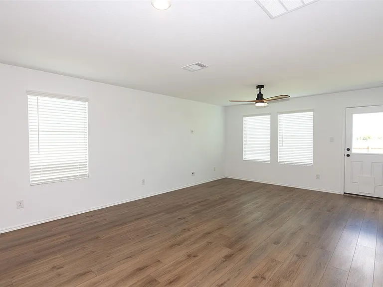 548 Rancho Del Cielo Loop — Photo 11