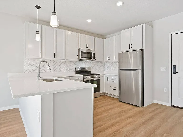 Lochner Apartments — Photo 11