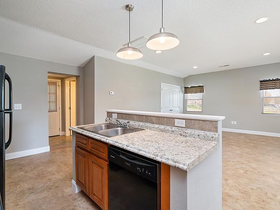 3rd image of 753 E Inskip Dr