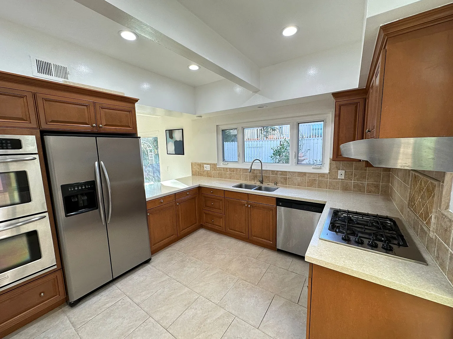 3 bed, 1592 sqft, $4,750 — Photo 2