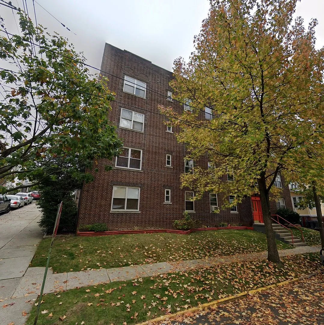 149 Central — Photo 2
