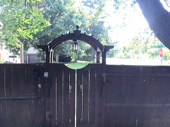 3rd image of 2943 Highpoint Dr