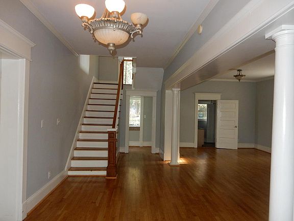 2nd image of 518 Woods Ave SW