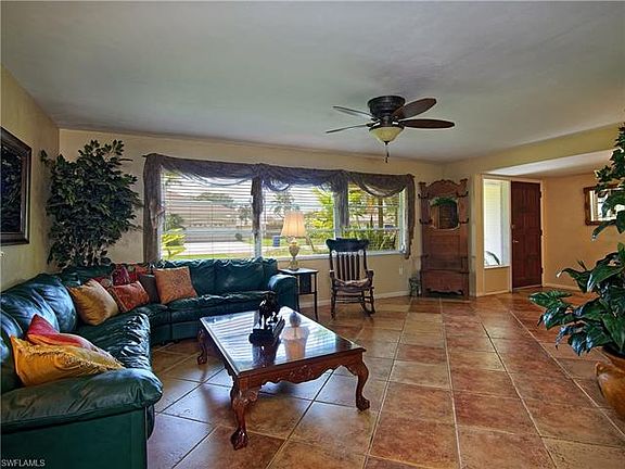 4th image of 393 Parkway Ct