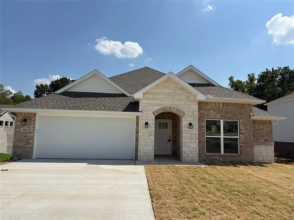 3 bed, 2.0 bath, 1714 sqft, $2,350 — Photo 1