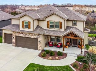 820 Canyon Ln, Lansing, KS 66043