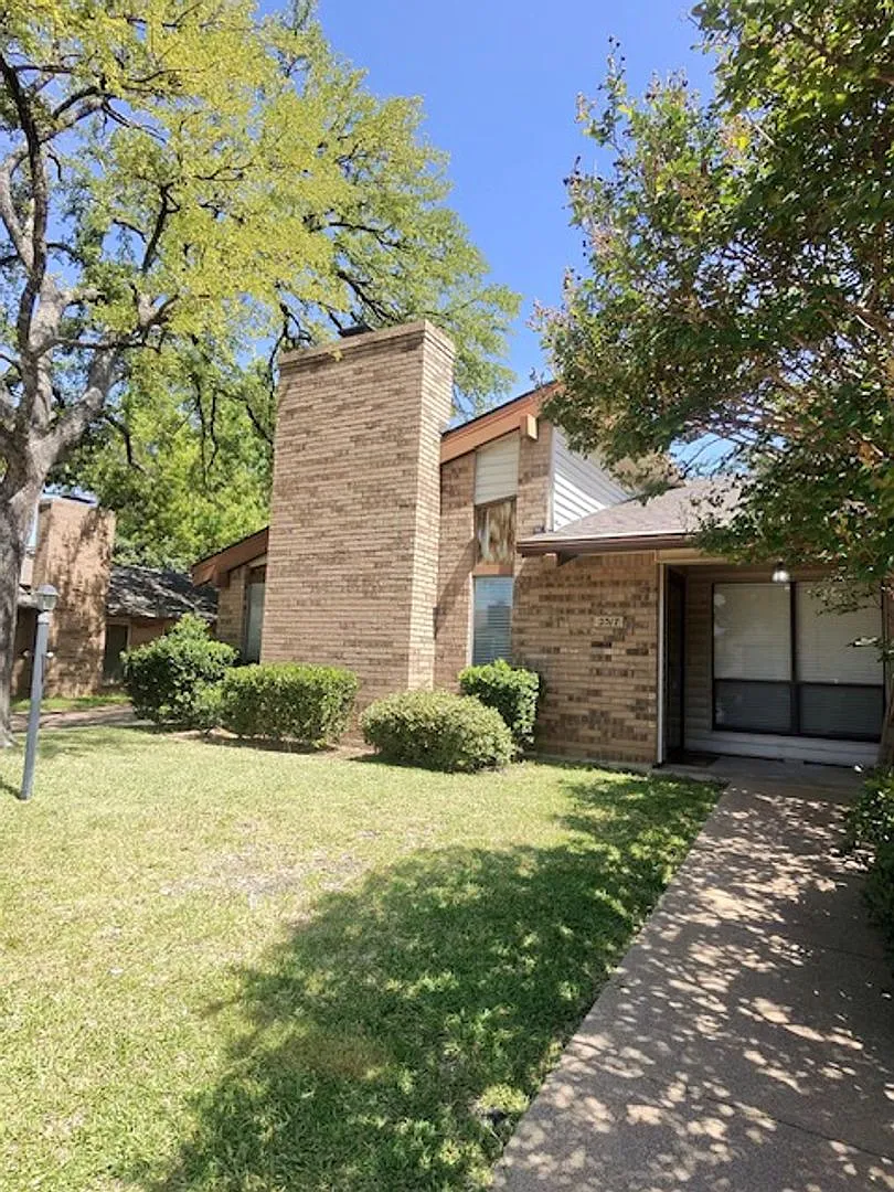 2317 Garden Park Ct Arlington Tx — Photo 1