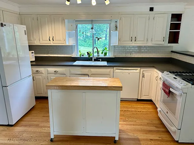 76 Florida Ave — Photo 9