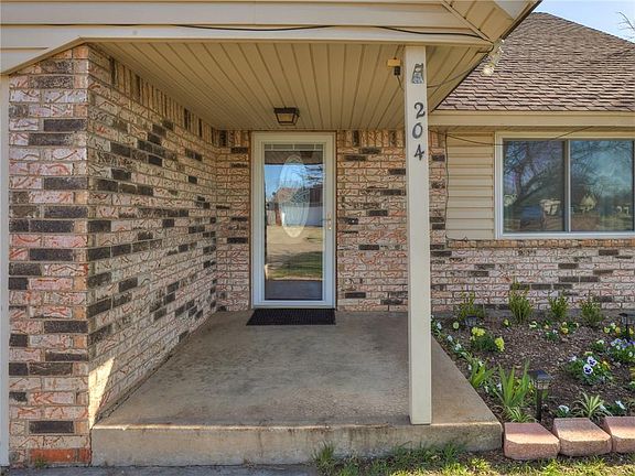 3rd image of 204 S Bouziden Dr
