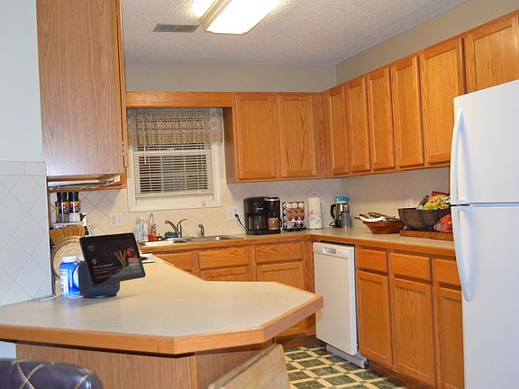 5th image of 100 Gables Pl #206