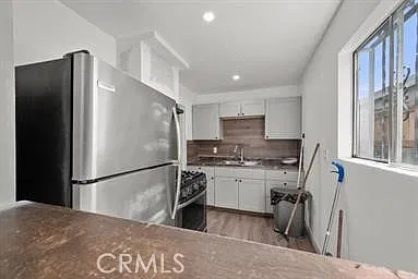 3 bed, 836 sqft, $3,500 — Photo 2