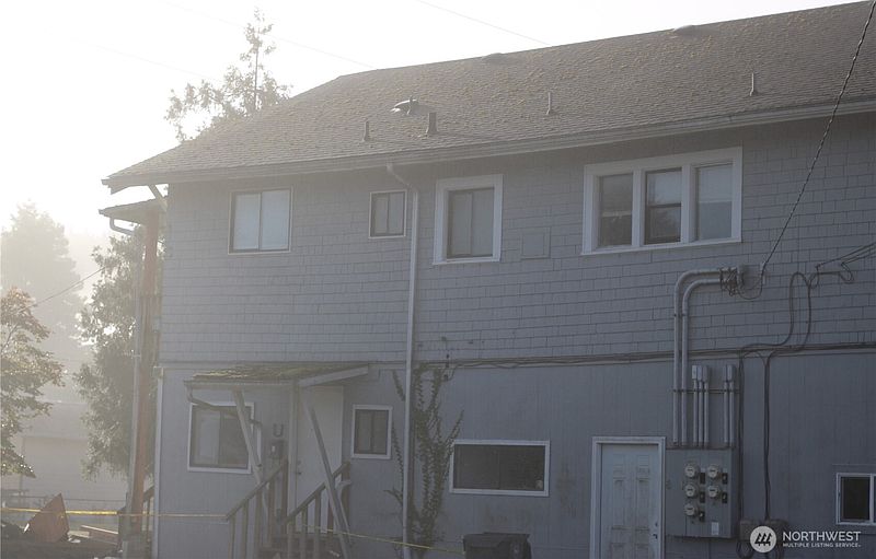 3rd image of 626 Monroe St