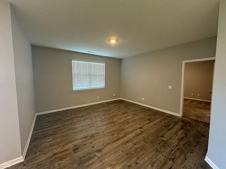 855 Downey Ln — Photo 8