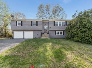 214 Powderhorn Dr, Lopatcong Twp., NJ 08865