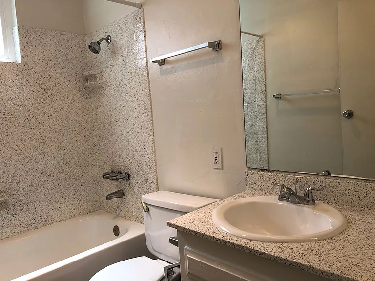 Welcome to Garden Vista, located at 4121 Cherokee Ave in the delightful neighborhood of North Park. — Photo 8