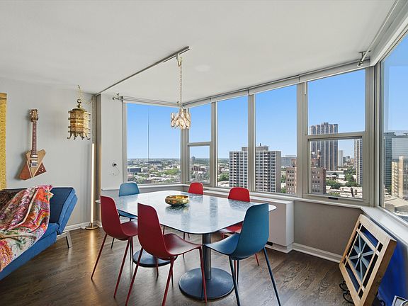 5th image of 525 W Hawthorne Pl APT 2004