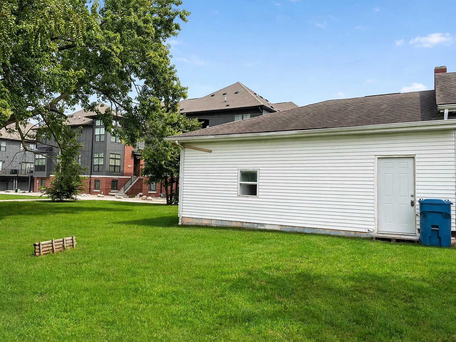 2 bed, 784 sqft, $1,500 — Photo 2