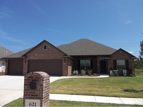 1st image of 621 Summit Holw