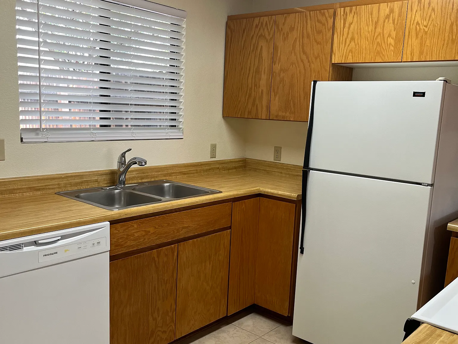 520 Palm Dr — Photo 4