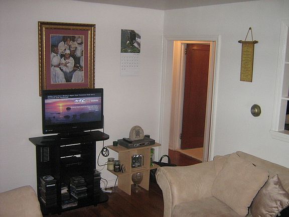 4th image of 240-242 Broughton Ave
