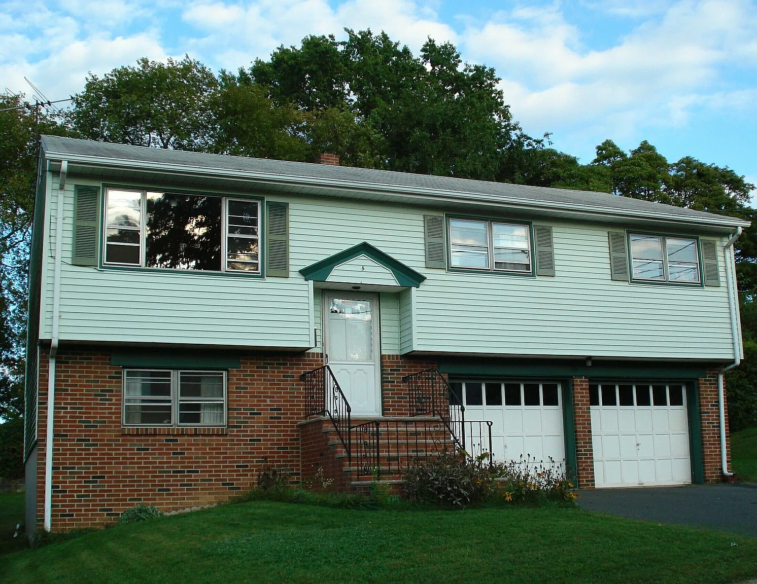 5 Ford St photo 1