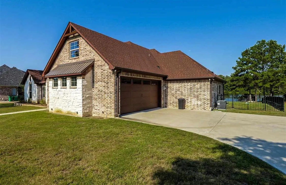 4 bed, 2898 sqft, $4,000 — Photo 4